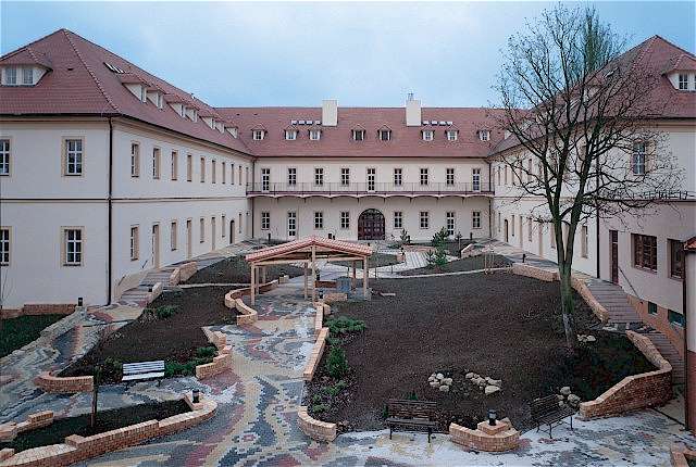 Areál pro seniory, Mladá Boleslav, dùm s peèovatelskou službou - rekonstrukce, dostavba