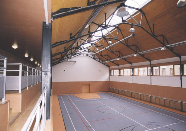 Gymnázium Brno, Køenová<br>interier tìlocvièny<br>1999 - 2000