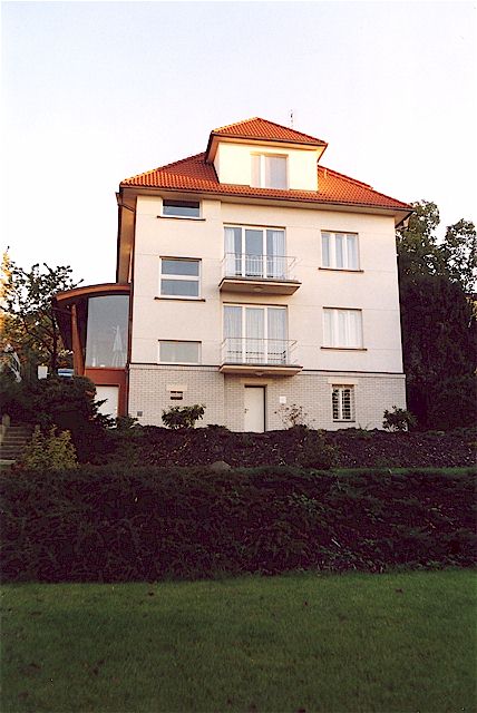 Reconstruction of an apartments building to privat villa, Prague, Czech Rep.<br>Transformation d´un bâtiment de logements en villa privée, Prague, Rép.tchèque