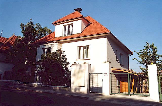Pøestavba èinžovního domu na soukromou vilu, Praha