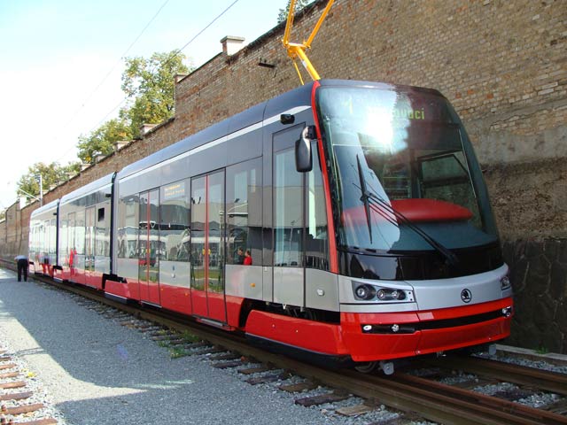 Design nové nízkopodlažní tramvaje pro Prahu typu Škoda 15T