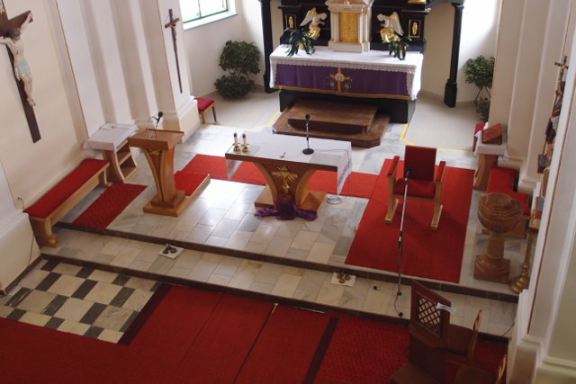 Kostel nejsv.Trojice -  návrh nábytku do presbyteria